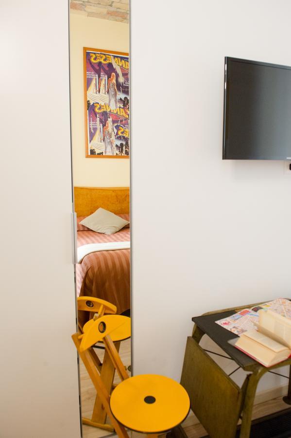 B&B Laurus Colosseo โรม ภายนอก รูปภาพ